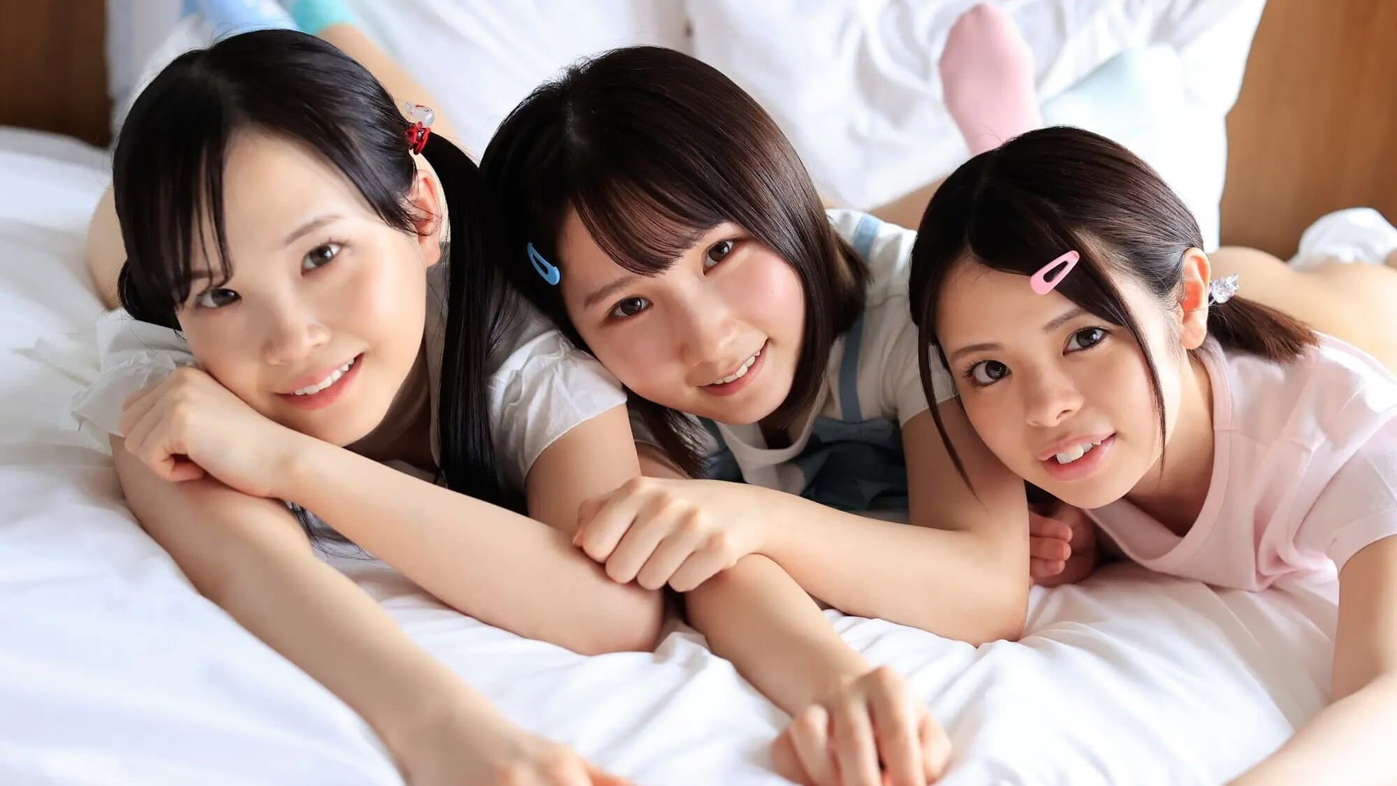 PIYO-157 Triple Paipan! Too innocent bitches!