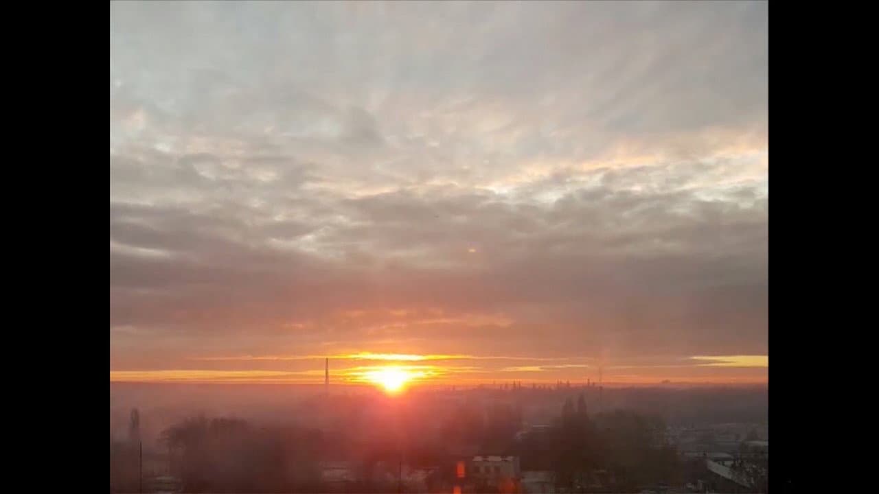 Între Minciună și Adevăr