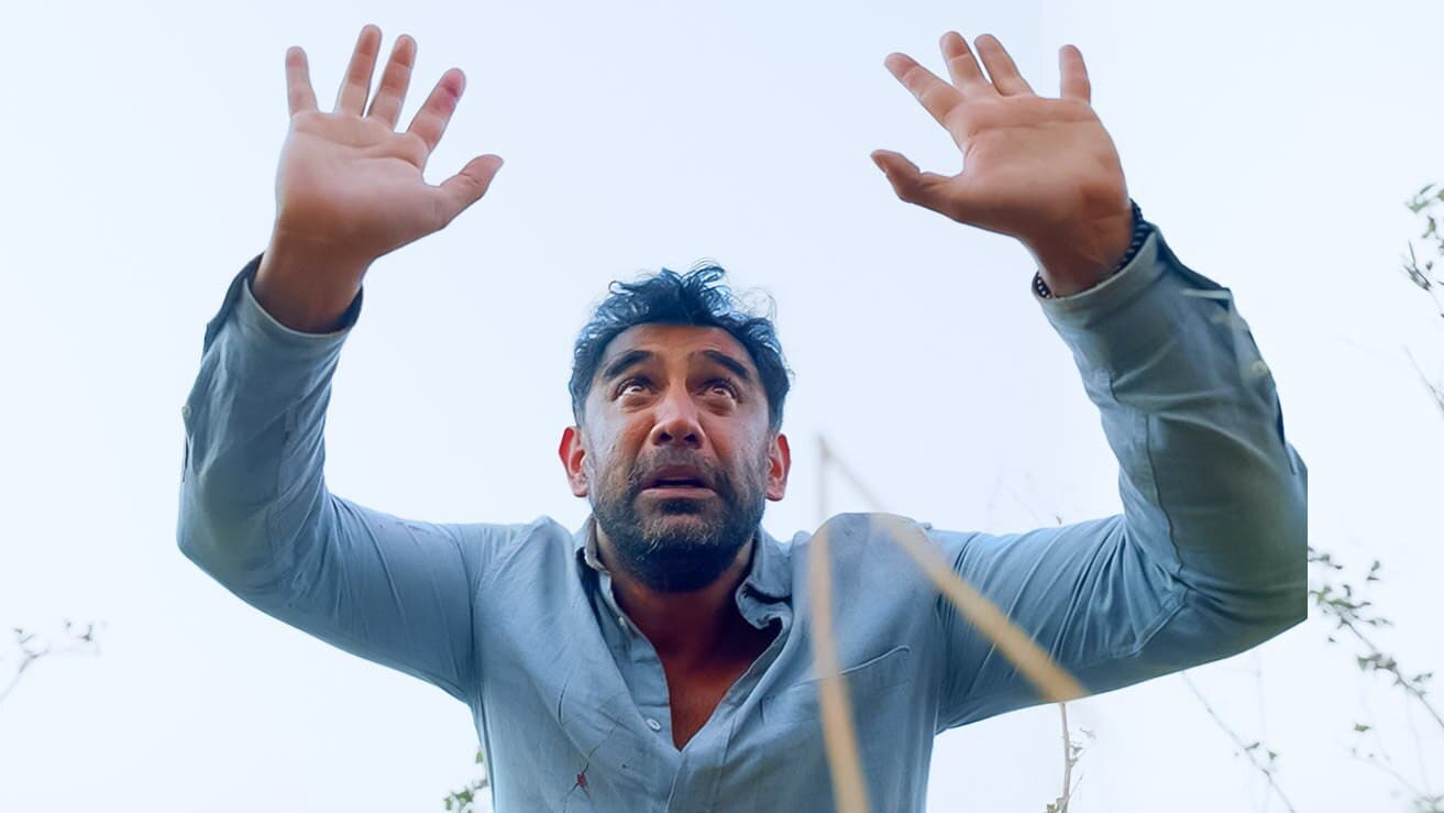 Ghuspaith: Between Borders