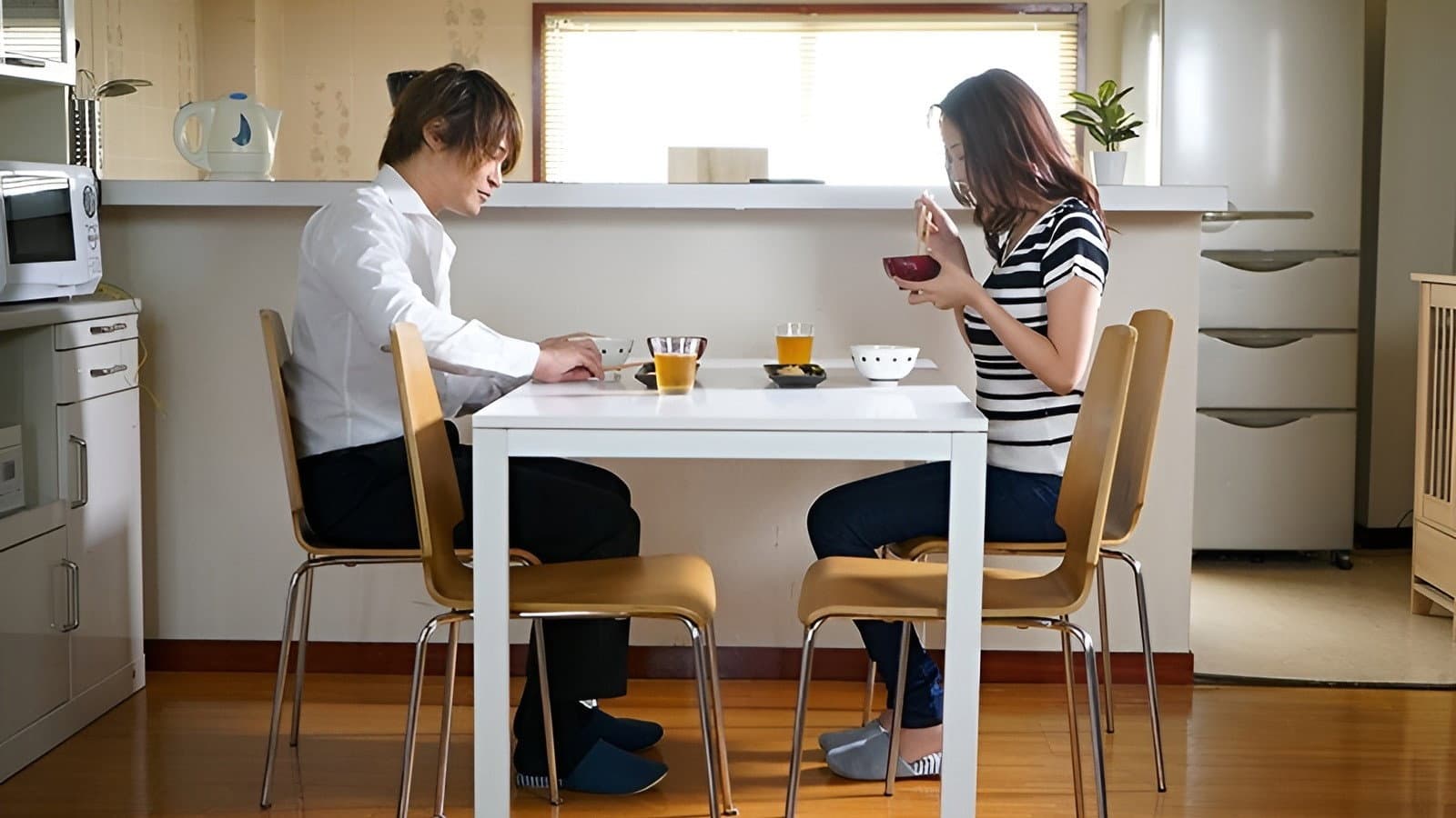 A Record of Being Continuously Embraced by My Husband's Subordinate While He Was Away for Several Days