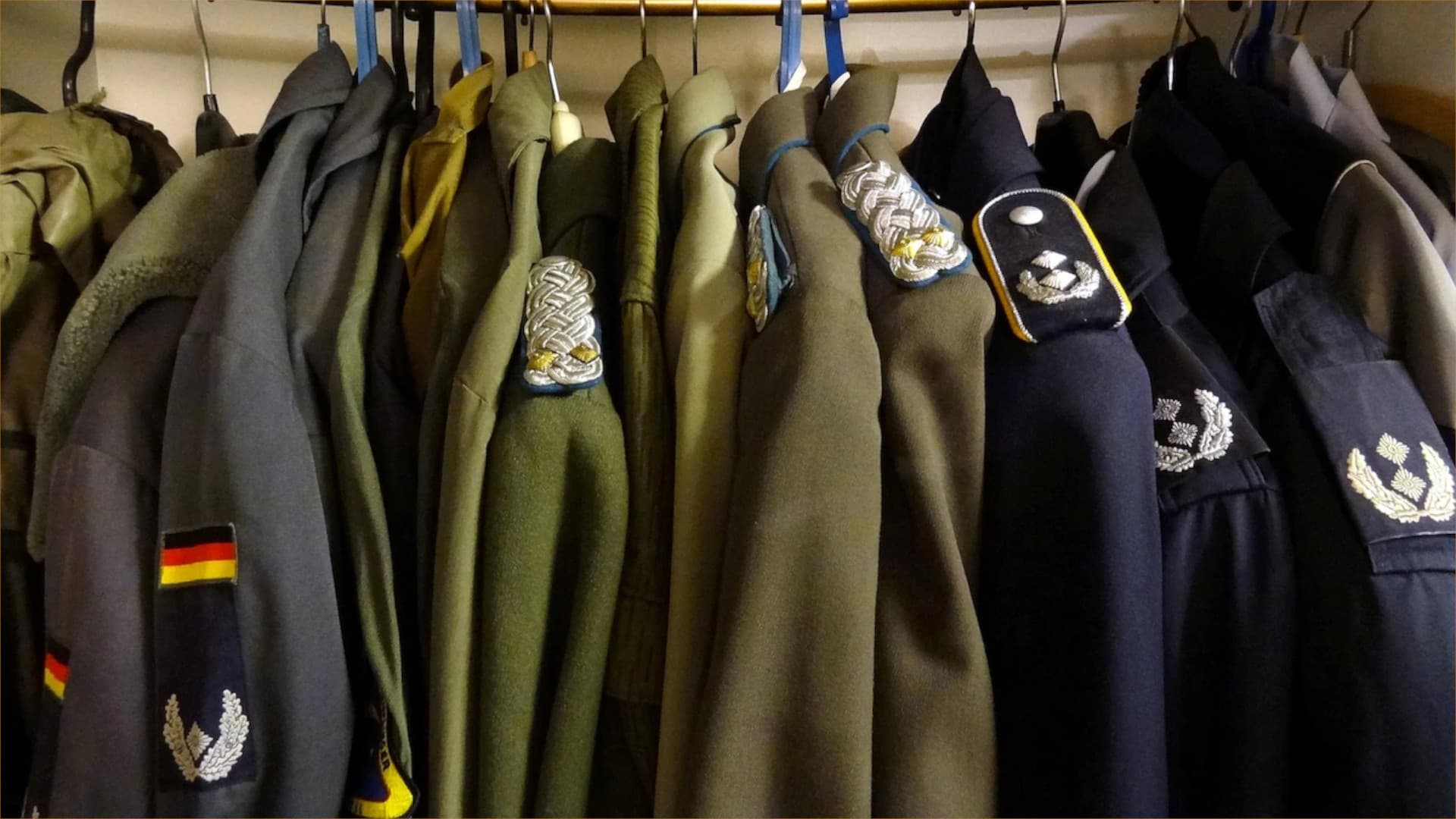 Das Ende der NVA - Wie die Bundeswehr die DDR Volksarmee übernahm