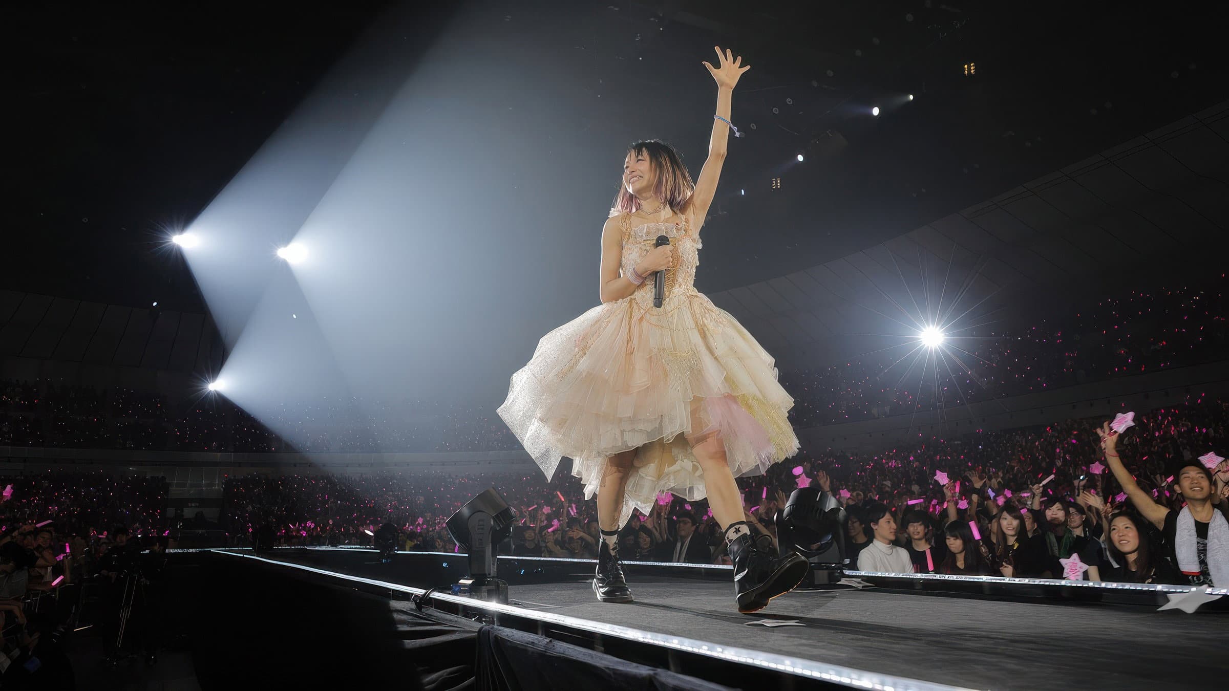 LiVE is Smile Always -NEVER ENDiNG GLORY- at YOKOHAMA ARENA [the Moon]