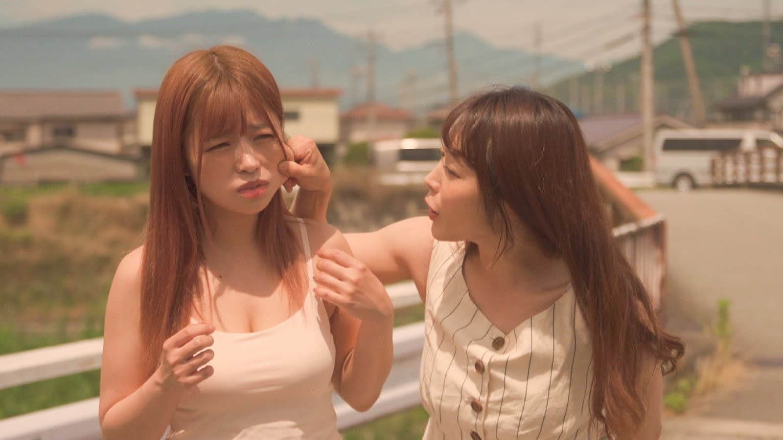 Mitchaku kyonyû shimai: Oppai wa shitte iru