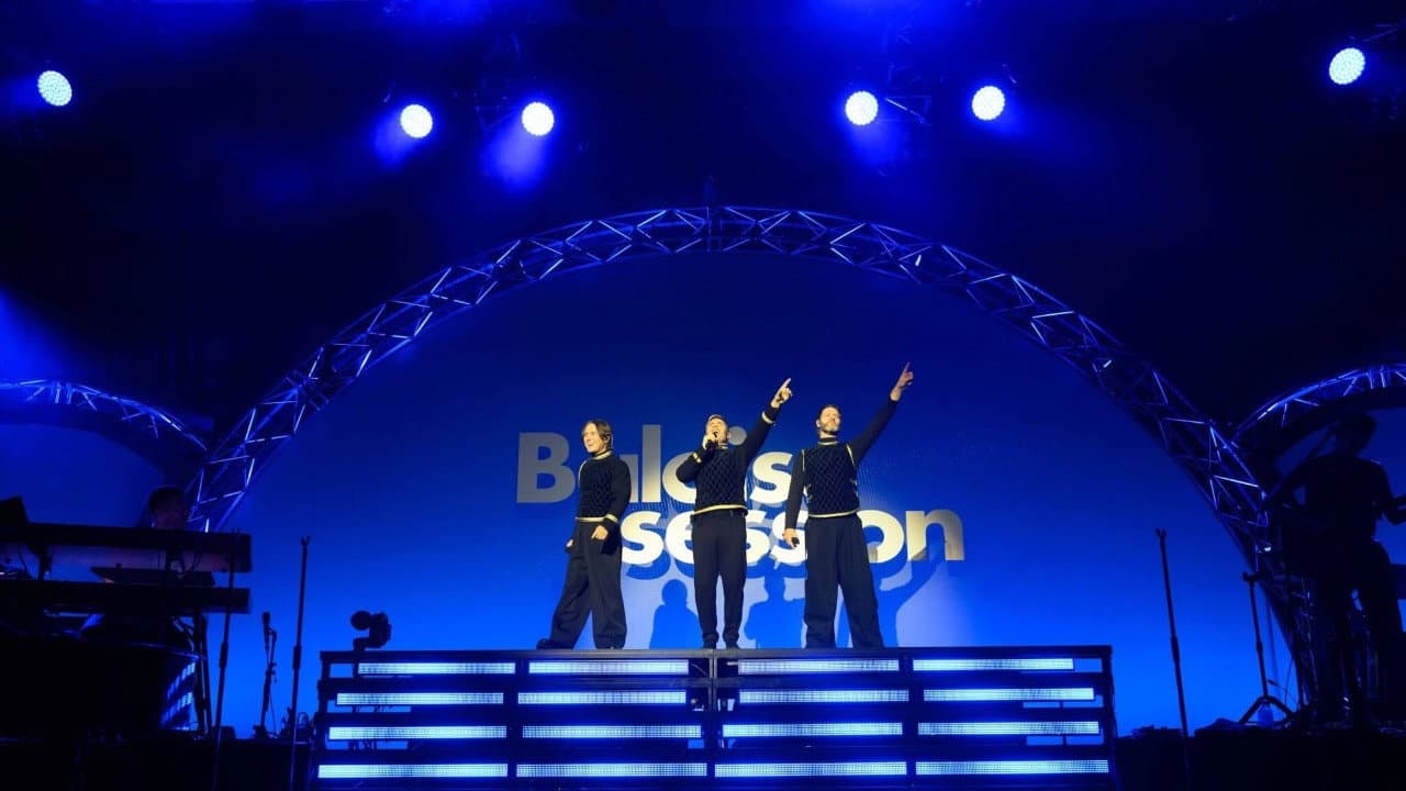 Take That play Baloise Session