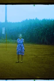Céu azul; terra vermelha